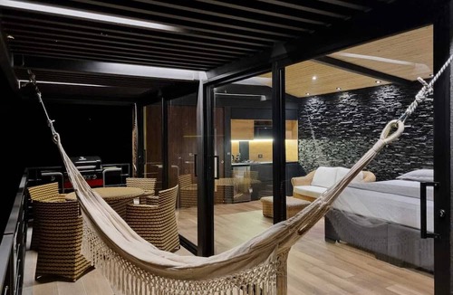 Pereira Cabin | Maranatha Grotto&Boutique. Glamorous Lodge & Cycladic Grotto-Type hot tub