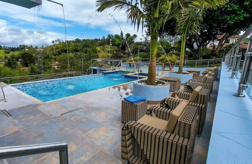 El Penol Apartment | The Palms Hotel