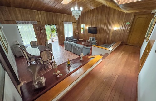 Cali Cabin | VISTA HERMOSA