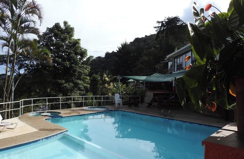 Cali Cabin | VISTA HERMOSA