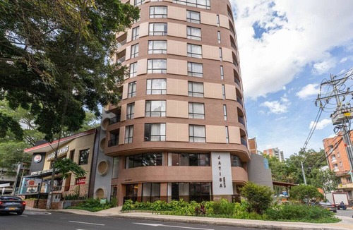 Laureles Apartment | Luxury 2BR-2AC accessible Apt w/balcony-Laureles