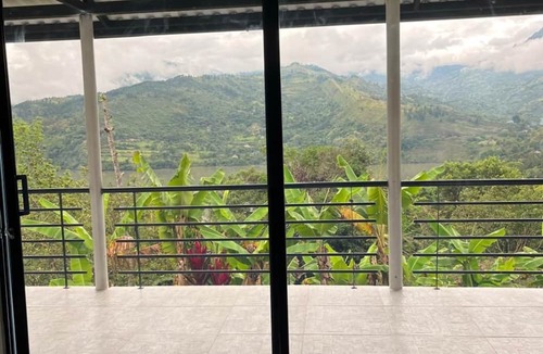 Garagoa Cottage | Omas Haus: Relax with the whole family while enjoying the view of the Chivor Dam!