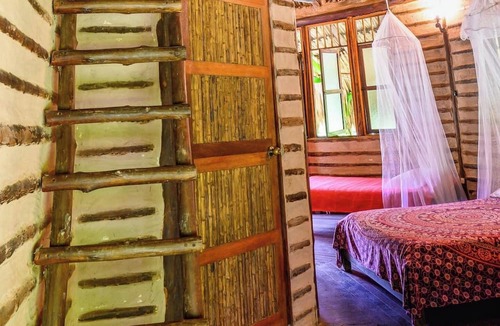 Restrepo Cabin | Eco-friendly structure, inspired by a Yarumo leaf, ideal for couples, families, or small groups of up to five guests. Surrounded by tropical nature. Enjoy breakfast, a natural pool, forest trails, birdlife, and peaceful cabin designs.