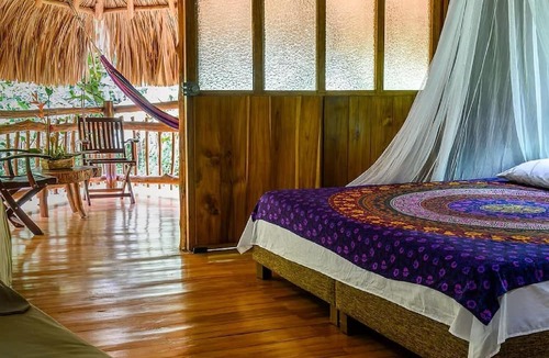 Restrepo Cabin | Eco-friendly structure, inspired by a Yarumo leaf, ideal for couples, families, or small groups of up to four guests. Surrounded by tropical nature, lakes, forest trails, birdlife, and peaceful vibes.