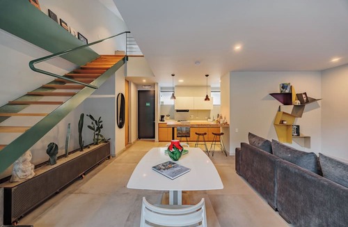 Lalinde Apartment | Top Duplex PH | Jacuzzi & AC in Provenza