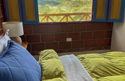 Dagua Cabin | A cabin nestled among the mountains, birds, and a magical view in El Queremal