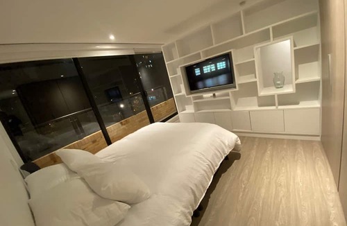 Chapinero Apartment | ILLUMINATED WITH BALCONY WIFI GYM CHAPINERO
