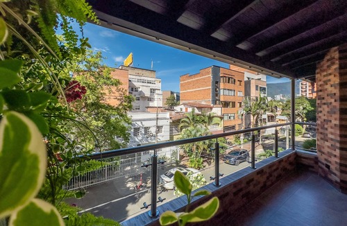 Laureles Apartment | Spacious 3-bedroom apartment in Laureles Medellín with AC on each bedroom, WiFi