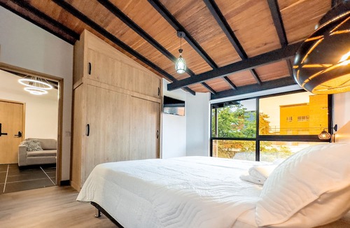 Laureles Apartment | Spacious 3-bedroom apartment in Laureles Medellín with AC on each bedroom, WiFi