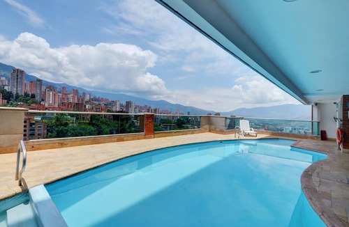 Las Lomas I Apartment | Cozy Unit with Unbeatable View in a Prime Location w/pool