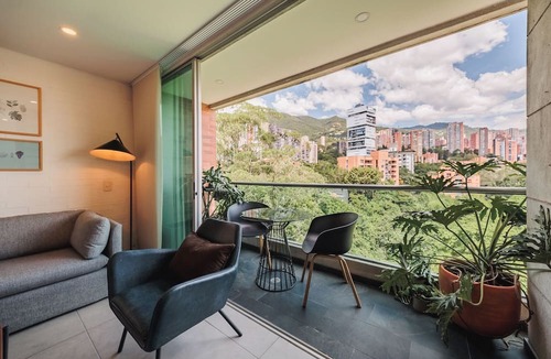 Las Lomas I Apartment | Cozy Unit with Unbeatable View in a Prime Location w/pool