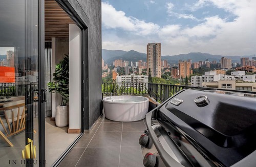 La Florida Apartment | Glamorous Living: Balcony/BBQ - Morph1202