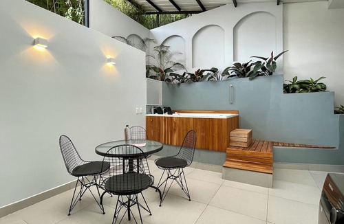 Las Lomas I Apartment | Lalinde by Wynwood House