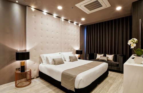 Popular Apartment | Luxury Suite w/HotTub at the heart of Lleras Park