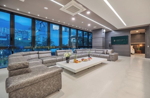 Popular Apartment | Luxury 12BR Penthouse Package right in Lleras Park