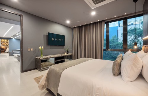 Popular Apartment | Luxury 12BR Penthouse Package right in Lleras Park
