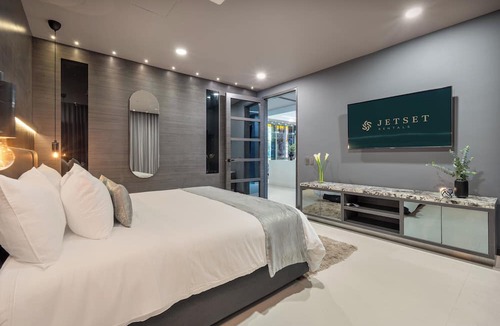 Popular Apartment | Luxury 12BR Penthouse Package right in Lleras Park