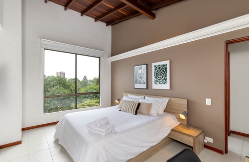 Los Naranjos Apartment | Peaceful Flat in a Prime Location near Tesoro Mall