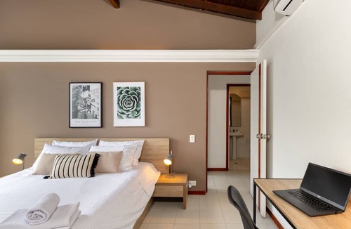 Los Naranjos Apartment | Peaceful Flat in a Prime Location near Tesoro Mall