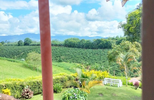 Pueblo Tapao Ski Chalet | Finca Turística Quindío Cerca al Parque del Café, Ideal Para Familias