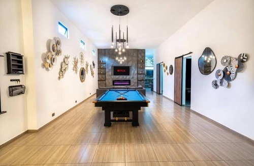 El Poblado Apartment | 6 Bedoom and 6 Private Bathrooms with Jacuzzi