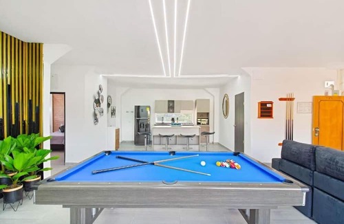 Zona Rosa Apartment | 2 Bedroom Penthouse with Pool Table