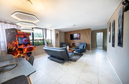 La Florida Apartment | 3 Bedroom with Arcade Machine