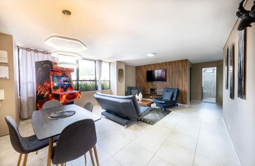 La Florida Apartment | 3 Bedroom with Arcade Machine