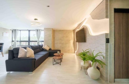 Astorga Apartment | Modern 3 bedroom with Arcade Machine