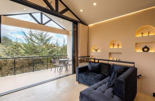 Marinilla Apartment | Modern Mountain Spa Villa: Turkish & Jacuzzi
