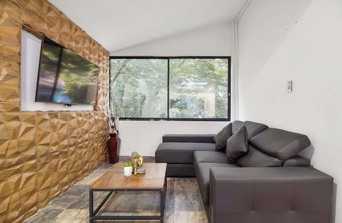 Las Lomas I Apartment | Provenza Apartment 5-bedroom apartment with Jacuzzi!, AC in all bedrooms