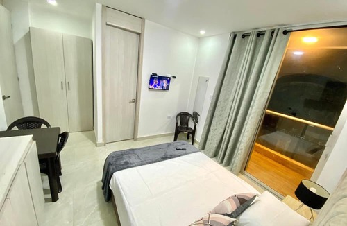 Barranquilla Apartment | Double room with balcony 300 mts from the river boardwalk
