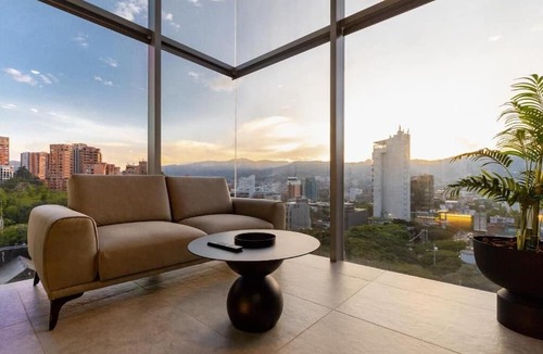 Las Lomas I Apartment | H10 Provenza