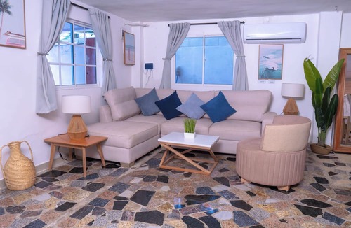 Santa Veronica House | Tropical 3 BR/3 BA beach Villa w pool, WiFi, & AC in beautiful Santa Veronica!