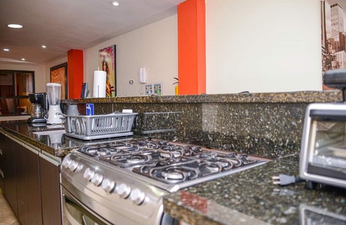 Zona Rosa Apartment | 2 Bedroom, AC, Hot Tub, 3 blocks from Parc Lleras guests no charge