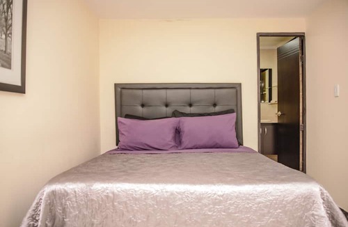 Zona Rosa Apartment | 3 Bedroom Hot Tub Apt 3 Blocks From Park Lleras. Guests no charge