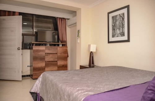 Zona Rosa Apartment | 3 Bedroom Hot Tub Apt 3 Blocks From Park Lleras. Guests no charge