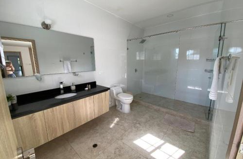 Castillogrande House | Casa de 5 habitaciones con jacuzzi