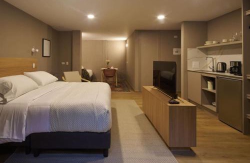 Financial District Apartment | Urban Retreat in Bogotá - Design & Comfort