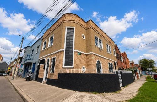 Barrios Unidos House | The Urban Room 64