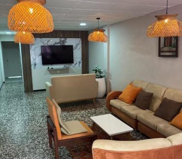 Crespo House | Habitaciones Crespo Cerca al aeropuerto con Jacuzzi Compartido