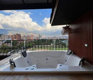 Estadio House | Emerald Terrace