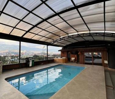Estadio House | Emerald Terrace