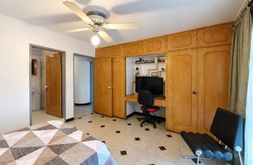 La Candelaria Apartment | Casa Clásica con balcón, Centro Medellín, Casa Villa