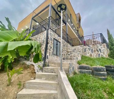 Quimbaya Villa | Cozy Mediterranean Chalet