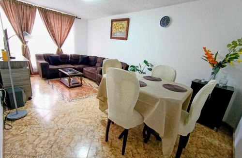 Engativa House | Comfort Room with Private Bathroom
