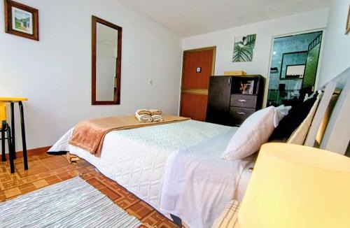 Engativa House | Comfort Room with Private Bathroom