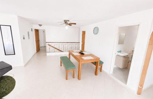 Medellin House | Casa Con Terraza Privada, 4 Baños, 4 habitaciones, Capacidad Maxima, Disponibilidad de Eventos Bajo Requisitos y reglamentos