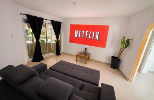 Medellin House | Casa Con Terraza Privada, 4 Baños, 4 habitaciones, Capacidad Maxima, Disponibilidad de Eventos Bajo Requisitos y reglamentos