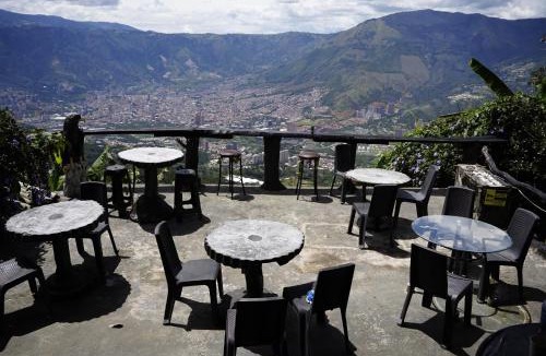 Copacabana Apartment | Medellin Bird watching Cabin reserved Forest